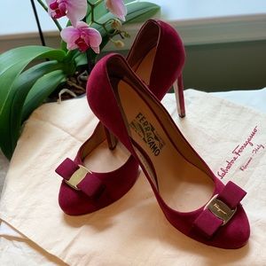 Salvatore Ferragamo vara bow pump in sued